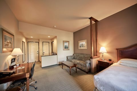 Junior suite two queens non smoking | Premium bedding, pillowtop beds, in-room safe, desk