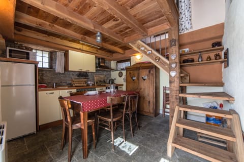 Exclusive Chalet, 1 Queen Bed | Private kitchen | Coffee/tea maker, electric kettle