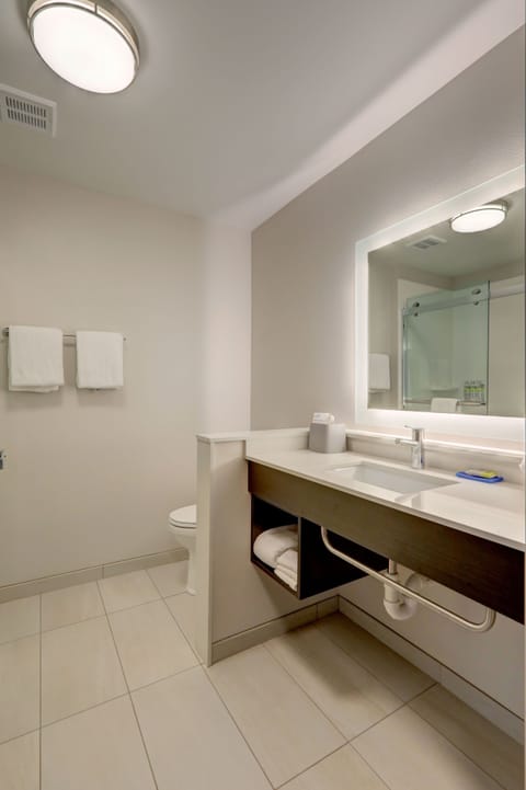 Standard Room | Bathroom | Free toiletries, hair dryer, towels, soap