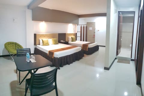 Deluxe Triple Room, 1 Bedroom | Laptop workspace, free WiFi, bed sheets