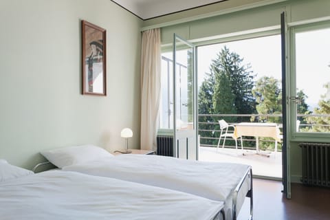 Double Room, Lake View (Bauhaus) | Hypo-allergenic bedding, desk, laptop workspace, iron/ironing board