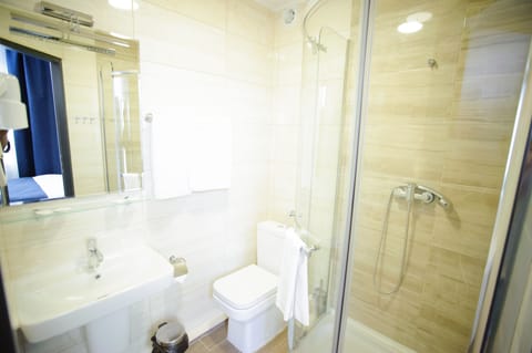 Standard Twin Room | Bathroom amenities | Shower, hair dryer, towels, soap