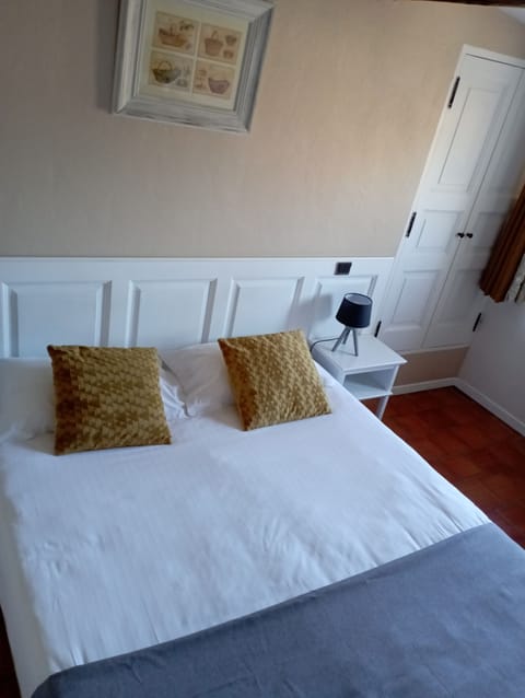 Economy Double Room | Premium bedding, cribs/infant beds, rollaway beds, free WiFi