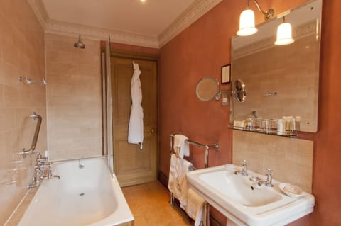 Royal Room (Four Poster) | Bathroom | Combined shower/tub, free toiletries, hair dryer, bathrobes