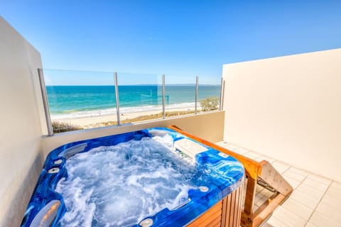 2 Bedroom Beachfront Spa Penthouse | Private spa tub