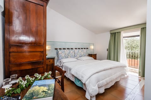 Classic Double or Twin Room, 1 Bedroom | Premium bedding, minibar, in-room safe, individually decorated