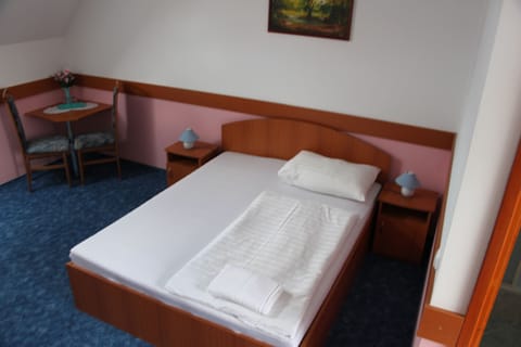 Single Room | In-room safe, free cribs/infant beds, rollaway beds, free WiFi