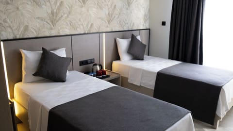 Standard Twin Room | In-room safe, soundproofing, free WiFi, wheelchair access