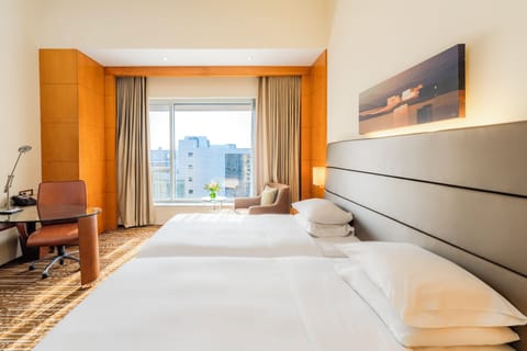 Club Room, 2 Twin Beds | Premium bedding, in-room safe, desk, laptop workspace