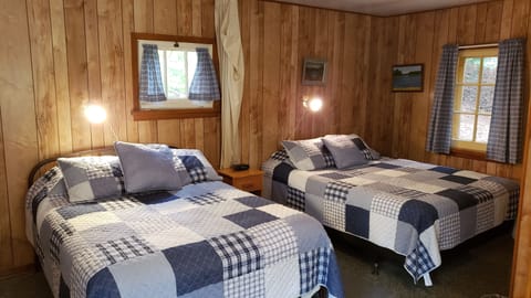 Large Cabin (24) | Free rollaway beds, bed sheets