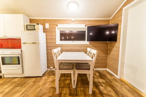 Cabin, 1 Bedroom (Bunk beds) | Private kitchen | Stovetop, coffee/tea maker, electric kettle, dining tables