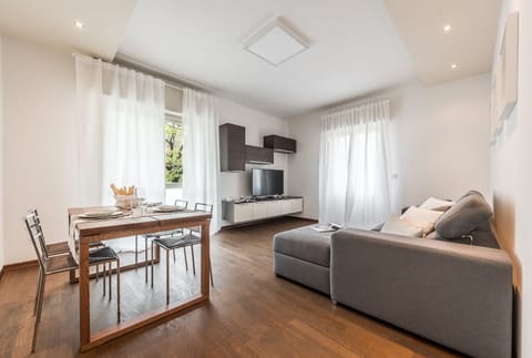 Apartment, 3 Bedrooms | In-room dining