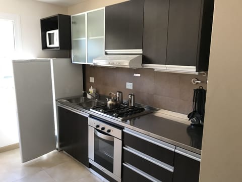 Luxury Apartment, 2 Bedrooms, Mountain View (VC1) | Private kitchen | Fridge, microwave, oven, stovetop