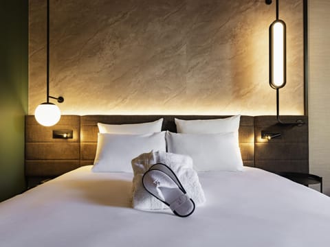 Premium bedding, in-room safe, desk, laptop workspace