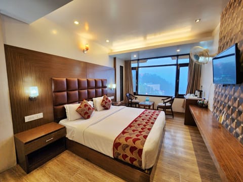 Super Deluxe Family Suite | Desk, rollaway beds, free WiFi