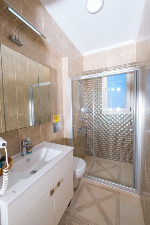 Economy Triple Room (Pellicano) | Bathroom | Shower, hair dryer, bathrobes, slippers