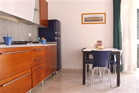 Apartment | Private kitchen | Full-size fridge, oven, stovetop, electric kettle