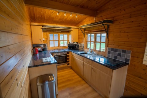 Badgers Rest Log Cabin | Private kitchen | Full-size fridge, stovetop, electric kettle, toaster