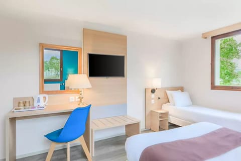 Standard Room, 2 Double Beds, Non Smoking | Desk, blackout drapes, free WiFi, bed sheets