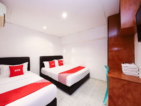 Superior Suite | Desk, free WiFi, bed sheets