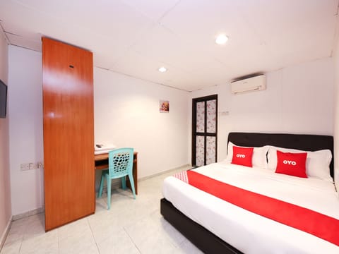 Standard Double Room | Desk, free WiFi, bed sheets