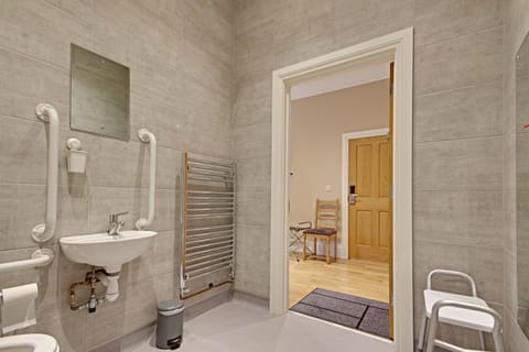 Superior Suite, Accessible (Disabled Access) | Bathroom