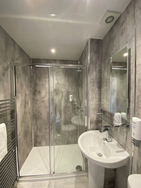 Shower, free toiletries, towels, shampoo