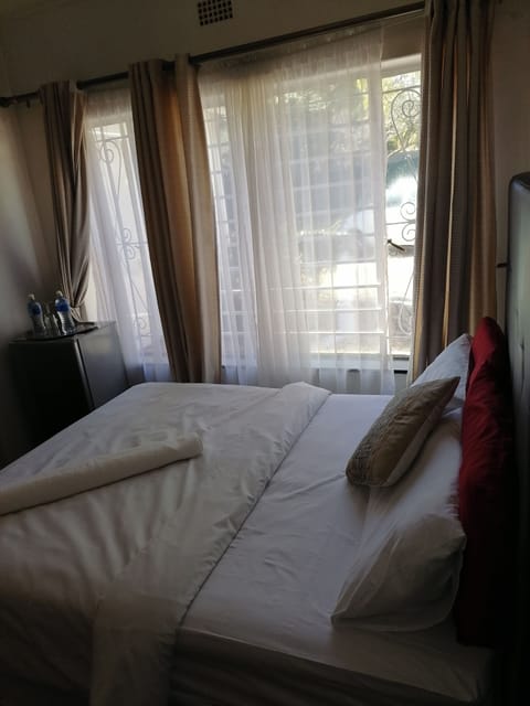 Standard Room, Shared Bathroom | Iron/ironing board, free WiFi, bed sheets