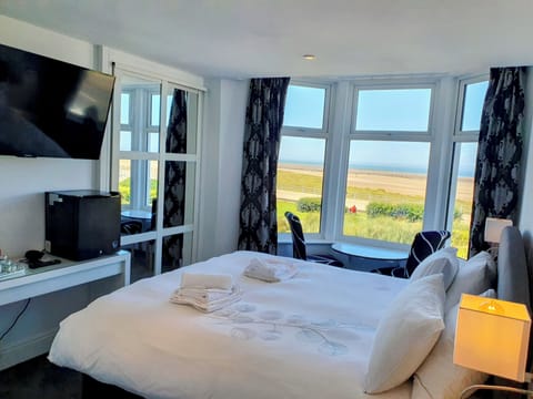 Deluxe Double Room, 1 King Bed, Sea View | Iron/ironing board, free WiFi, bed sheets