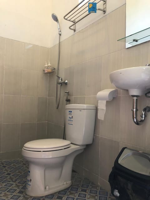 Shower, bidet, towels, soap