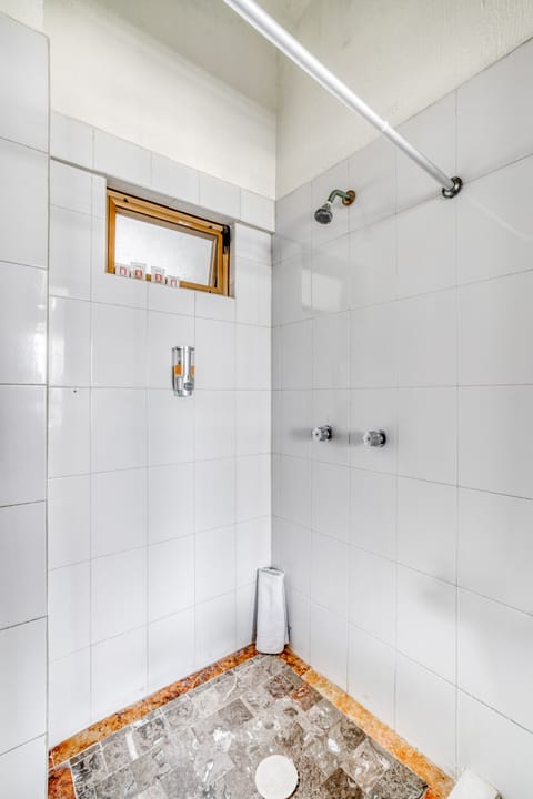 Standard Room | Bathroom shower