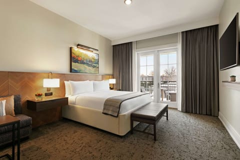 Premium bedding, down comforters, in-room safe, laptop workspace