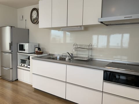 House, 2 Bedrooms | Private kitchenette | Fridge, microwave, stovetop, electric kettle