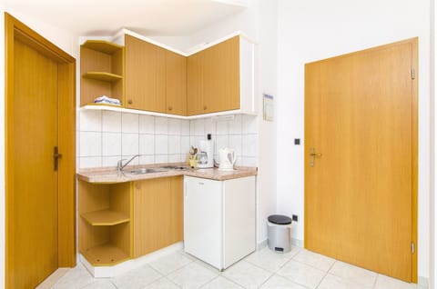 Studio (A12) | Private kitchen