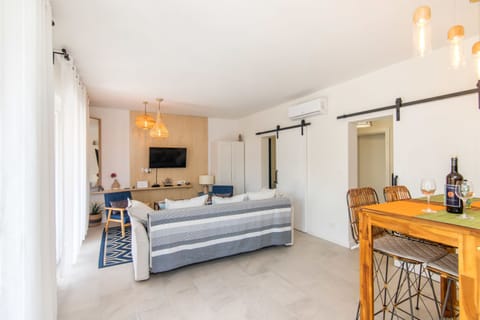 Apartment (A1) | Living room | TV