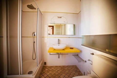 Suite | Bathroom | Shower, towels