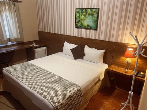 Classic Double Room | Hypo-allergenic bedding, minibar, blackout drapes, free WiFi