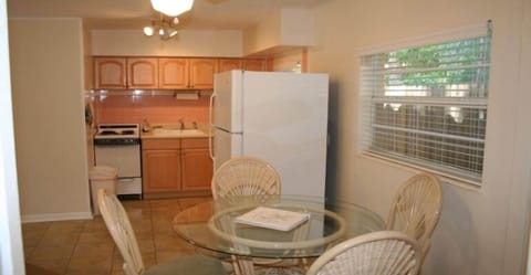 Elite Villa | Private kitchen | Fridge, microwave, toaster, cookware/dishes/utensils