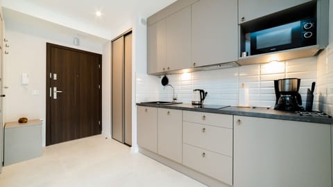 Studio (72) | Private kitchen | Fridge, electric kettle, dining tables