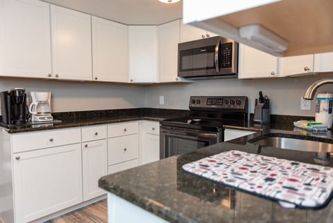 Classic Townhome, 3 Bedrooms, Patio | Private kitchen | Full-size fridge, microwave, oven, stovetop