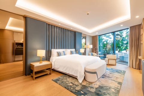 Suite, 1 Bedroom, Pool View | Premium bedding, Select Comfort beds, minibar, in-room safe