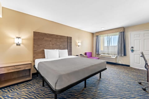 Room, 1 King Bed, Accessible, Non Smoking | Premium bedding, desk, laptop workspace, soundproofing