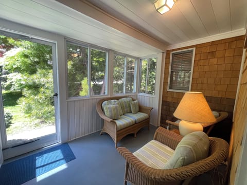 Lower Deluxe Two Bedroom Cottage | Terrace/patio