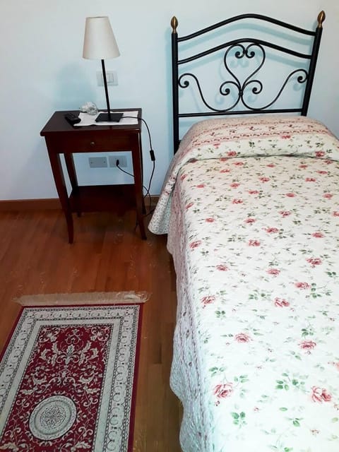 Single Room | Individually decorated, individually furnished, free WiFi, bed sheets