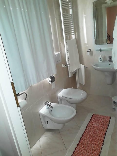 Double or Twin Room | Bathroom | Shower, hair dryer, bidet, towels