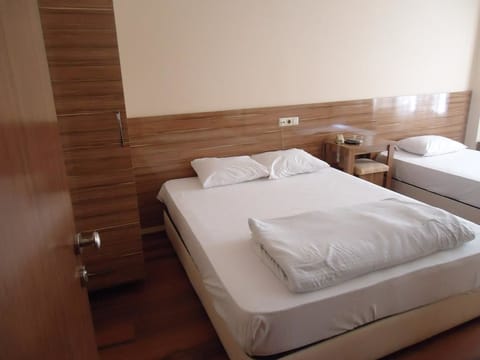 Standard Triple Room | Free WiFi, bed sheets