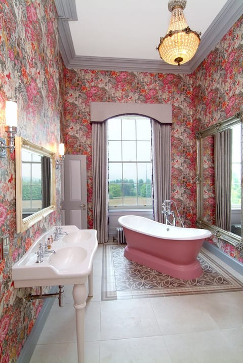 Junior Suite, Garden View | Deep soaking bathtub