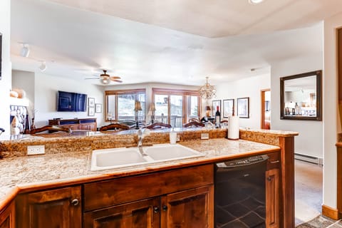 Condo, 4 Bedrooms | Private kitchen