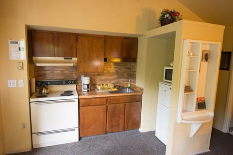 Cottage | Private kitchen | Electric kettle