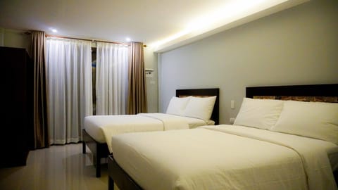 Superior Room | Minibar, in-room safe, desk, free WiFi